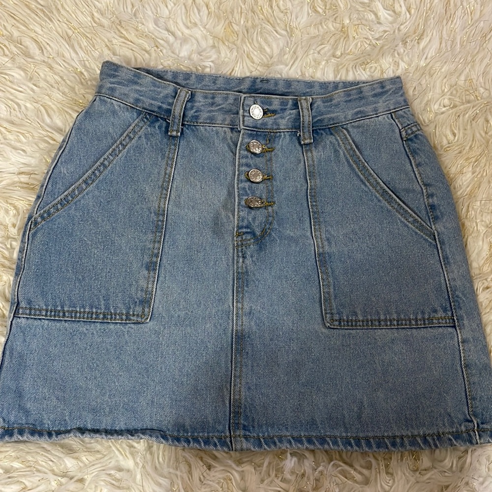 Denim button closure pocket shorts